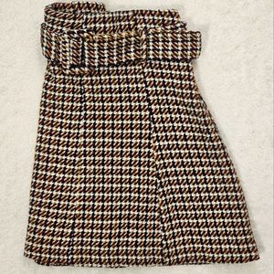*ZARA* pleated, textured mini skirt w/belt